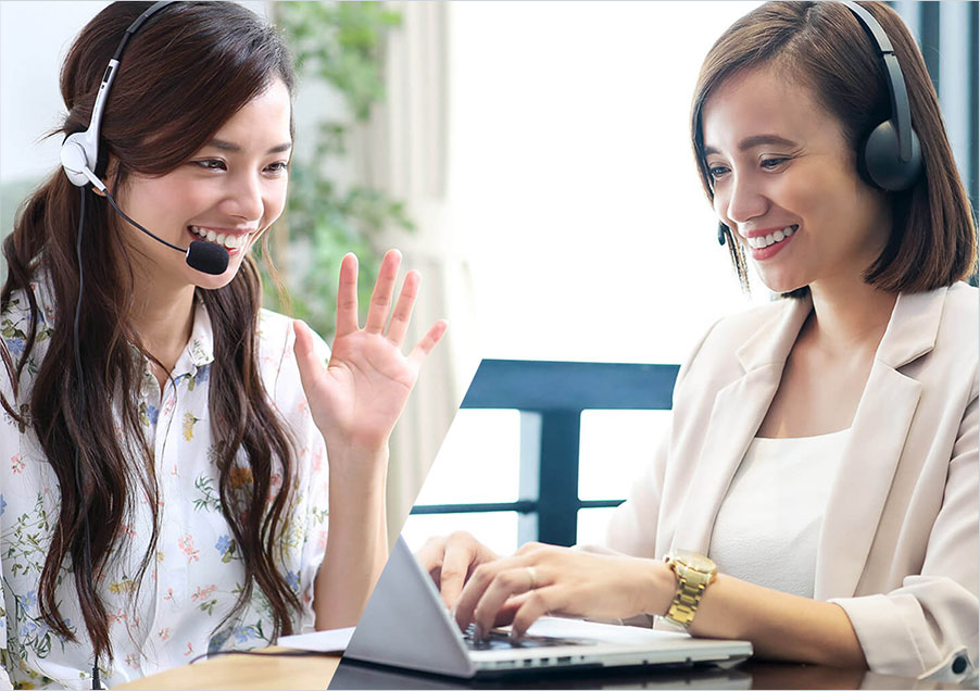 女性が会話している様子